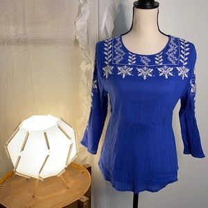 Lucky Brand Blue Crepe 3/4 Sleeve Top‎ With Snowflake Pattern Size Small